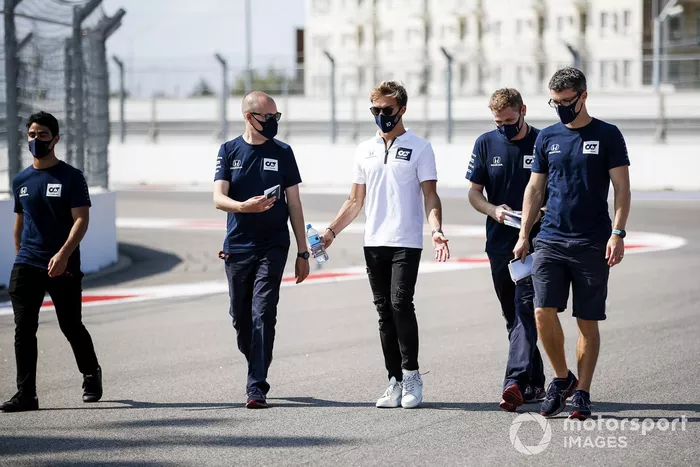 Pierre Gasly, AlphaTauri, recorre la pista