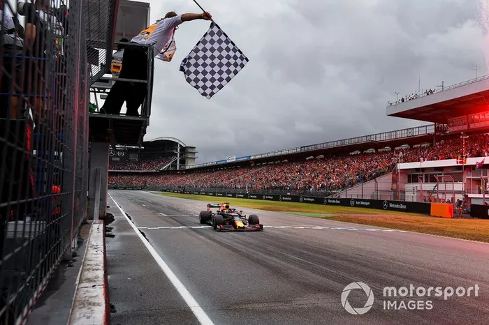 Verstappen venceu de forma triunfal