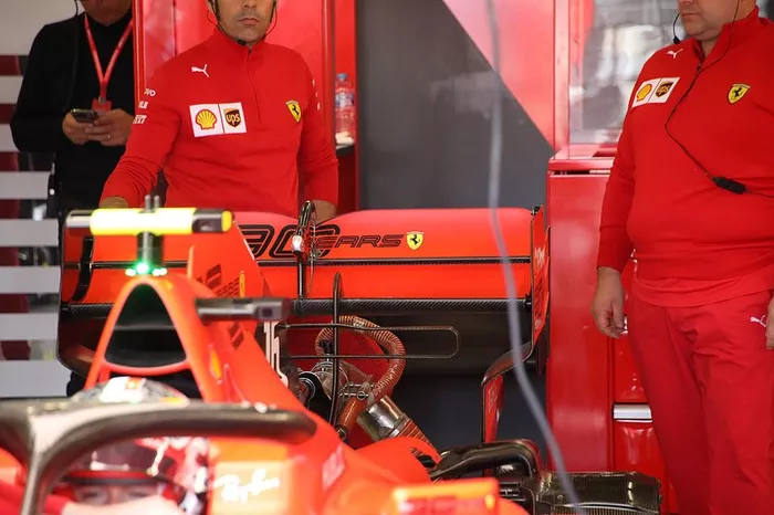 Detalle del alerón trasero de Charles Leclerc, Ferrari SF90