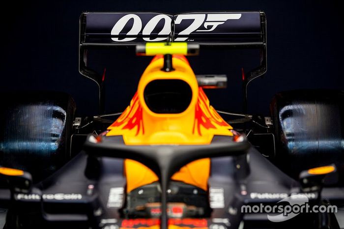 Red Bull estilizada com logo do 007