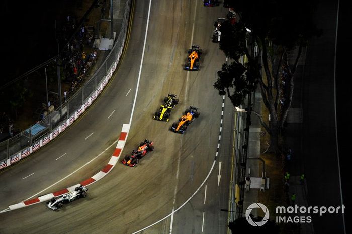 Valtteri Bottas, Mercedes AMG W10, Alexander Albon, Red Bull RB15, Carlos Sainz Jr., McLaren MCL34, y Nico Hulkenberg, Renault F1 Team R.S. 19