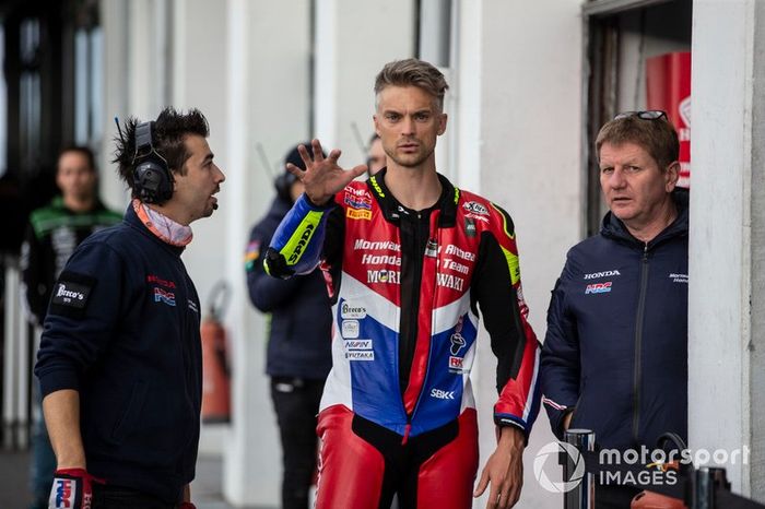 Leon Camier, Honda WSBK Team, Pike