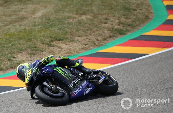 Acidente de Valentino Rossi, Yamaha Factory Racing, em treino