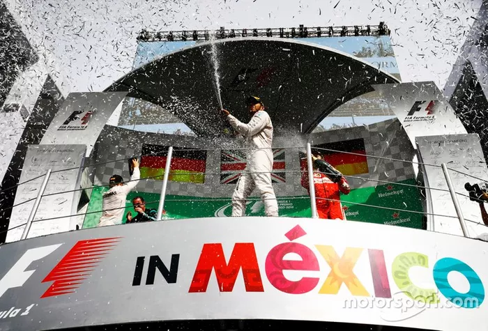 2016: Lewis Hamilton, Mercedes