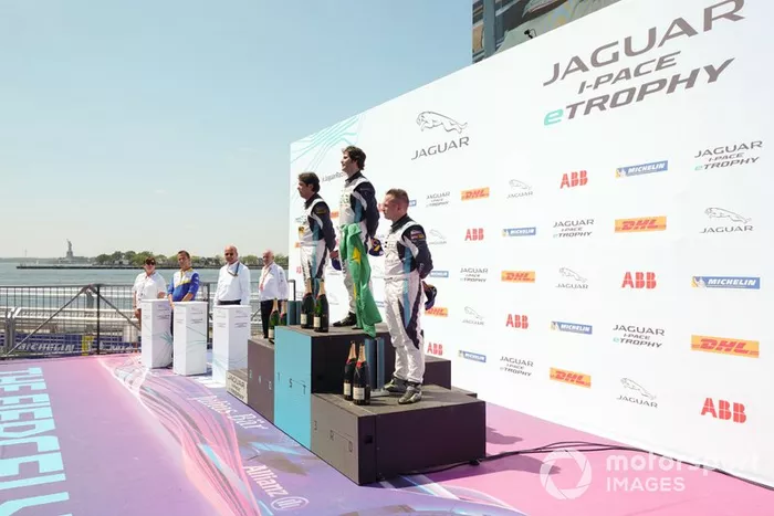 The PRO podium: Race winner Sérgio Jimenez, Jaguar Brazil Racing, Cacá Bueno, Jaguar Brazil Racing, 2nd position, Simon Evans, Team Asia New Zealand, 3rd position