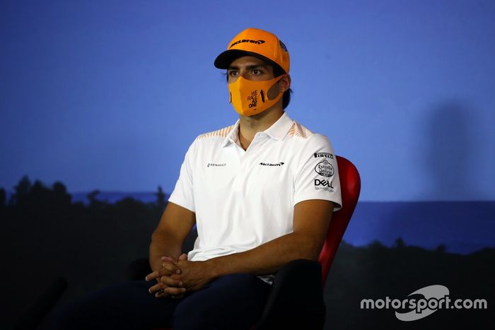 Carlos Sainz Jr., McLaren en la conferencia de prensa