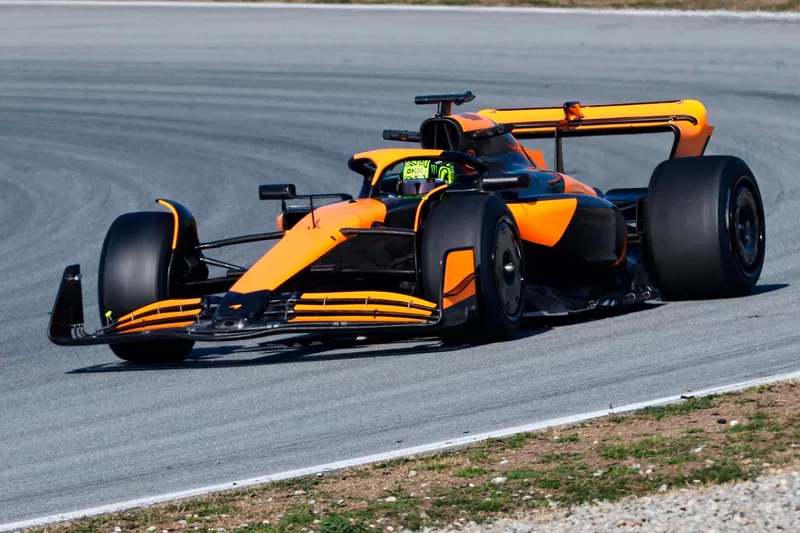 Lando Norris, McLaren lors des essais Pirelli