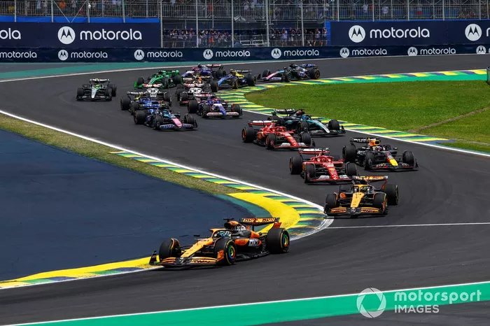 Oscar Piastri, McLaren MCL38, Lando Norris, McLaren MCL38, Charles Leclerc, Ferrari SF-24, Max Verstappen, Red Bull Racing RB20, the rest of the field on the opening lap