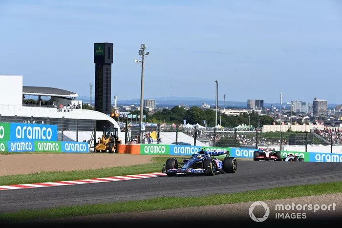Pierre Gasly, Alpine A523, Kevin Magnussen, Haas VF-23, Logan Sargeant, Williams FW45