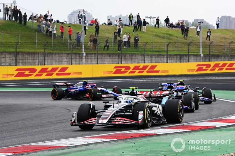 Nico Hulkenberg, Haas VF-24, Esteban Ocon, Alpine A524, Pierre Gasly, Alpine A524, Yuki Tsunoda, RB F1 Team VCARB 01