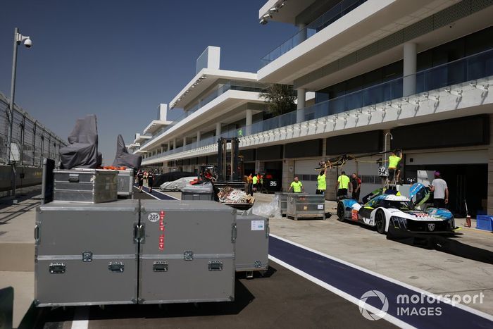 #94 Peugeot Totalenergies Peugeot 9X8: Paul Di Resta, Loïc Duval, Stoffel Vandoorne