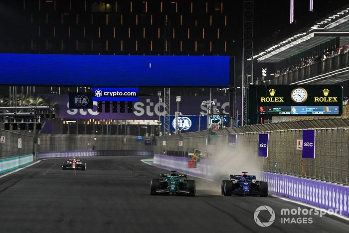 Alex Albon, Williams FW44, lucha con Lance Stroll, Aston Martin AMR22