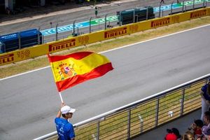 A fan with a Spanish flag