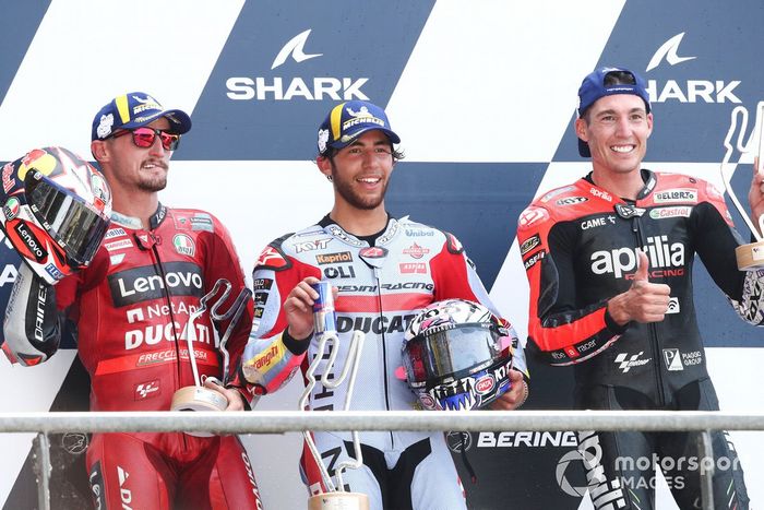 Podio: ganador de la carrera Enea Bastianini, Gresini Racing, segundo lugar Jack Miller, Ducati Team, tercer lugar Aleix Espargaro, Aprilia Racing Team