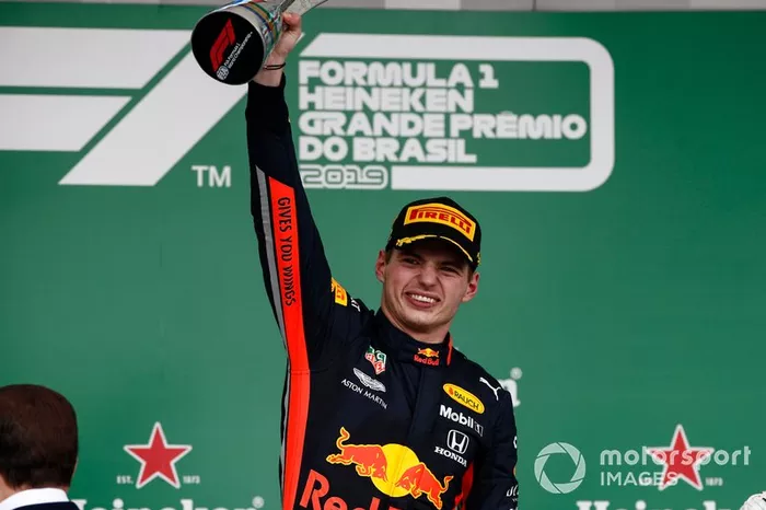 1º ganador de la carrera Max Verstappen, Red Bull Racing 1:33:14.678