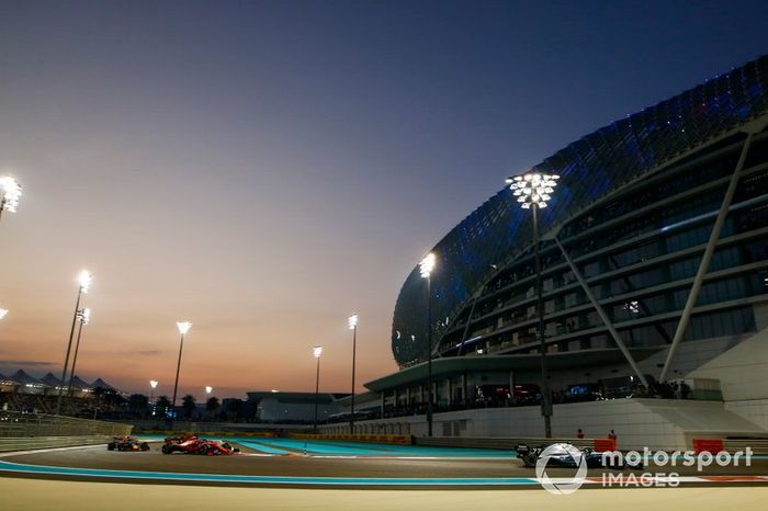 Valtteri Bottas, Mercedes AMG W10, Sebastian Vettel, Ferrari SF90, y Alexander Albon, Red Bull RB15