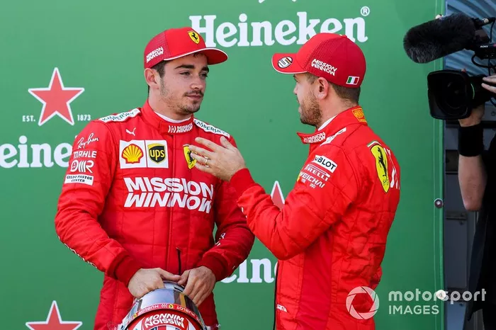 Prima fila: Charles Leclerc, Ferrari, e il poleman Sebastian Vettel, Ferrari, dopo le Qualifiche
