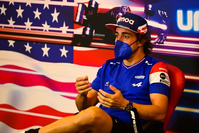 Fernando Alonso, Alpine F1, en la rueda de prensa de pilotos
