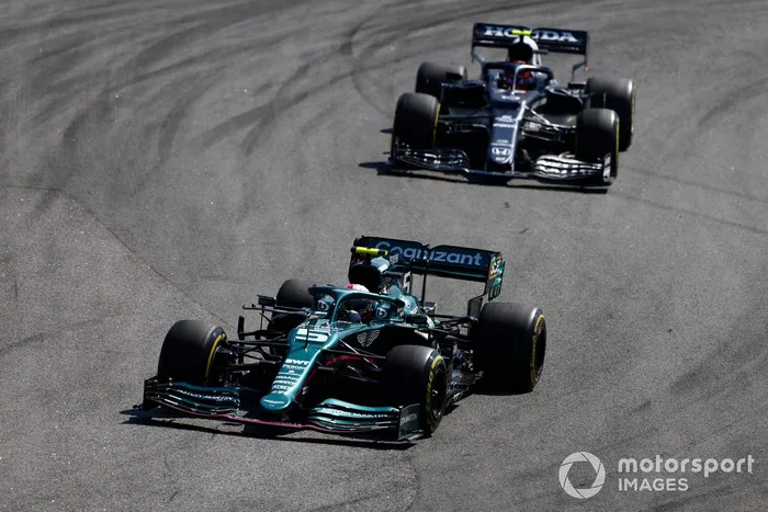 Sebastian Vettel, Aston Martin AMR21, Pierre Gasly, AlphaTauri AT02