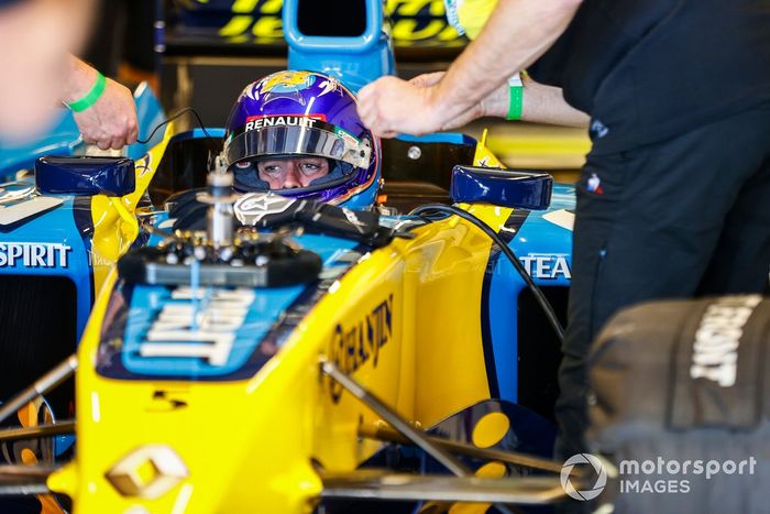 Fernando Alonso pilota el Renault R25 con el que ganó el mundial de F1 en 2005
