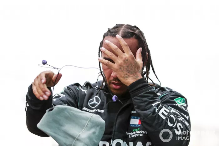 El ganador de la carrera Lewis Hamilton, Mercedes-AMG F1 celebra su 7º título de campeón del mundo en Parc Ferme 