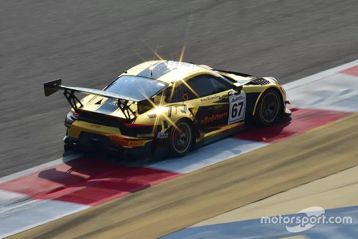 #67 Dinamic Motorsport, Porsche 911 GT3R: Roberto Pampanini, Mauro Calamia, Stefano Monaco