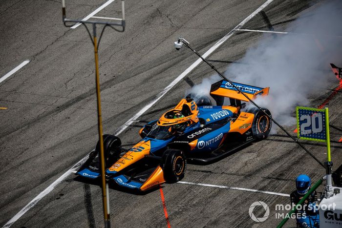 Nolan Siegel, Arrow McLaren Chevrolet, parada en boxes