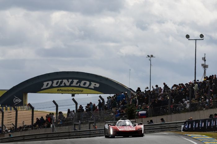  #311 Whelen Cadillac Racing Cadillac V-SeriesR: Pipo Derani, Jack Aitken, Felipe Drugovich