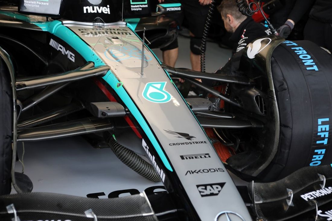 Szczegóły techniczne Mercedesa W15