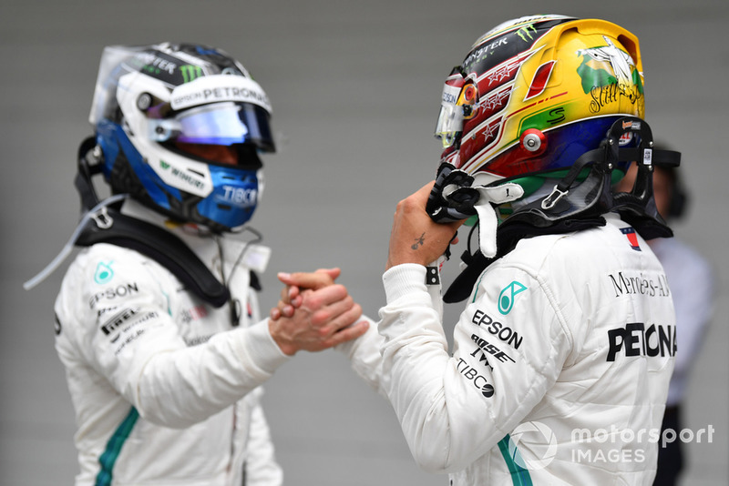 Обладатель поула Льюис Хэмилтон, третье место – Валттери Боттас, Mercedes AMG F1