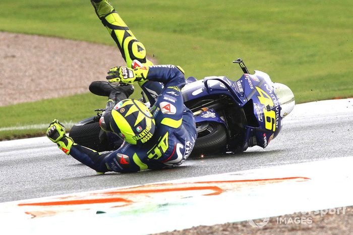 Valentino Rossi, Yamaha Factory Racing caída