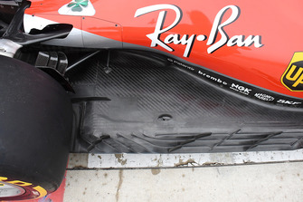 Ferrari SF71H: la sezione del fondo vicino alla ruota posteriore con le mini paratie anti-marbles