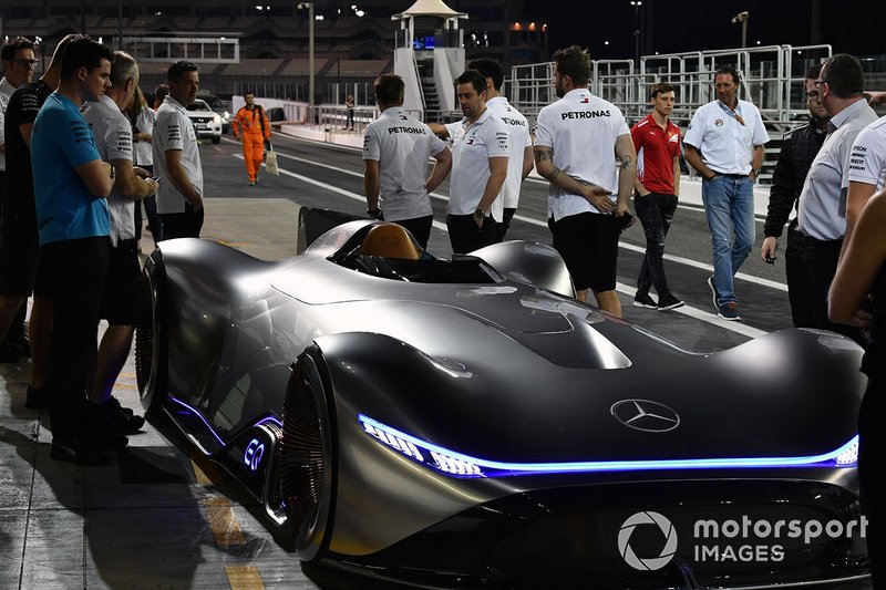 Le concept-car Mercedes-Benz EQ Silver Arrow