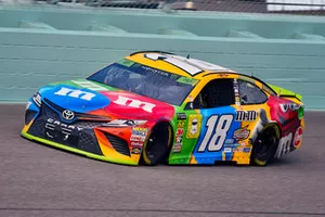 Kyle Busch, Joe Gibbs Racing, Toyota Camry M&M's