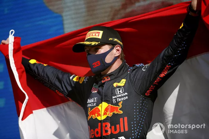 Podio: ganador Max Verstappen, Red Bull Racing
