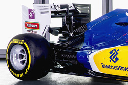 Деталь машины Sauber C35