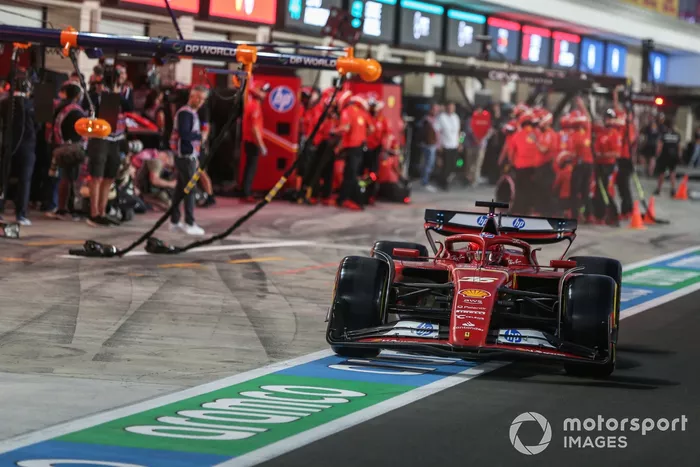 Charles Leclerc, Ferrari SF-24, en boxes 