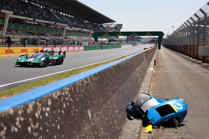 #009 Aston Martin Thor Team Aston Martin Valkyrie : Alex Riberas, Marco Sorensen, Roman De Angelis