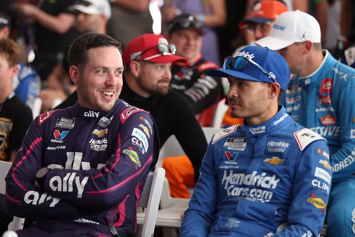 Alex Bowman, Hendrick Motorsports Chevrolet, Kyle Larson, Hendrick Motorsports Chevrolet