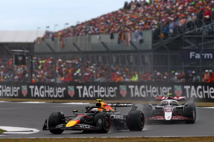 Oliver Bearman, Haas F1 Team, Yuki Tsunoda, Red Bull Racing Team
