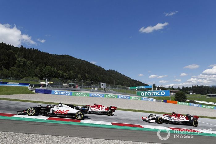 Romain Grosjean, Haas VF-20, Antonio Giovinazzi, Alfa Romeo Racing C39, Kimi Raikkonen, Alfa Romeo Racing C39