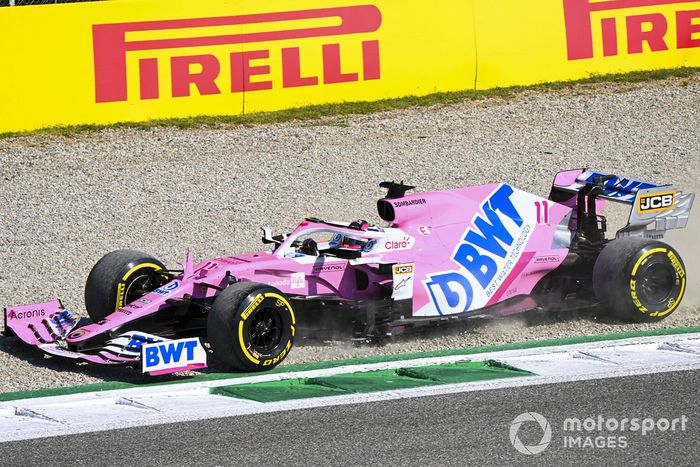 Sergio Pérez, Racing Point RP20, en la grava