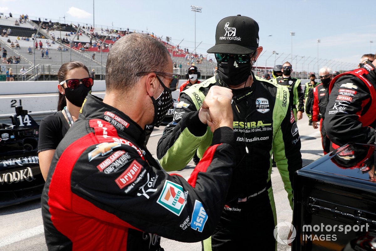 Tony Kanaan, A.J. Foyt Enterprises Chevrolet, Charlie Kimball, A.J. Foyt Enterprises Chevrolet