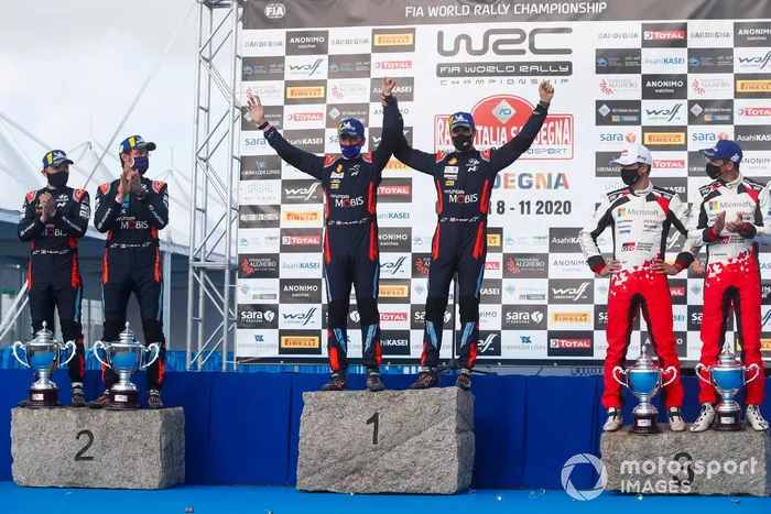Podio: ganador de la carrera Dani Sordo, Carlos Del Barrio, Hyundai Motorsport Hyundai i20 Coupe WRC, segundo lugar Thierry Neuville, Nicolas Gilsoul, Hyundai Motorsport Hyundai i20 Coupe WRC, tercer lugar Sébastien Ogier, Julien Ingrassia, Toyota Gazoo Racing WRT Toyota Yaris WRC