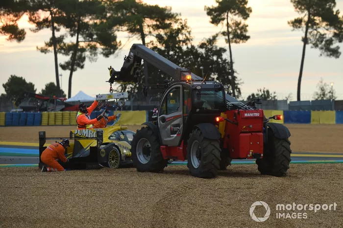#29 Racing Team Nederland Dallara P217: Frits van Eerd, Giedo van der Garde, Nyck de Vries en la grava