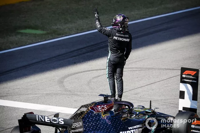 Ganador de la pole position Lewis Hamilton, Mercedes-AMG F1