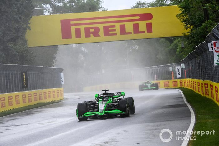 Valtteri Bottas, Stake F1 Team Kick Sauber C44, Zhou Guanyu, Stake F1 Team Kick Sauber C44