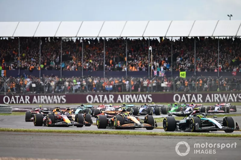 Lewis Hamilton, Mercedes F1 W15, Lando Norris, McLaren MCL38, Max Verstappen, Red Bull Racing RB20