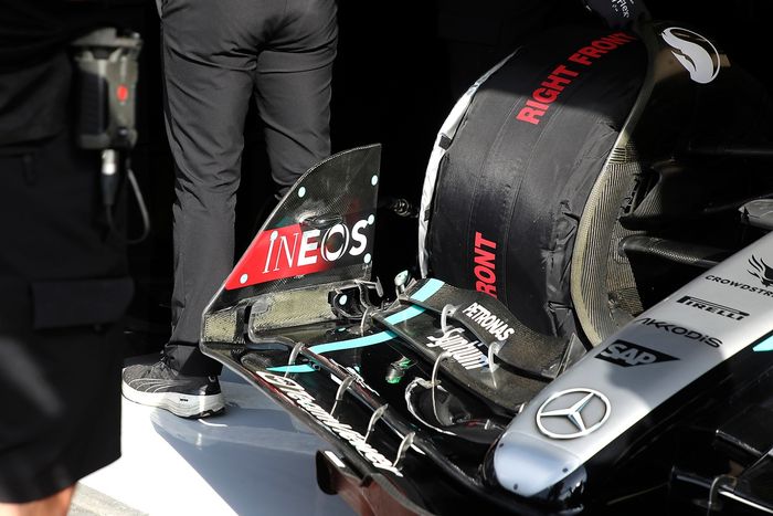 Mercedes W15 detalle viento delantero