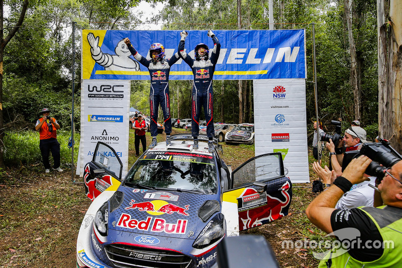Чемпіони світу 2018 Себастьян Ож'є та Жюльєн Інграссія, Ford Fiesta WRC, M-Sport Ford, та Малкольм Вілсон